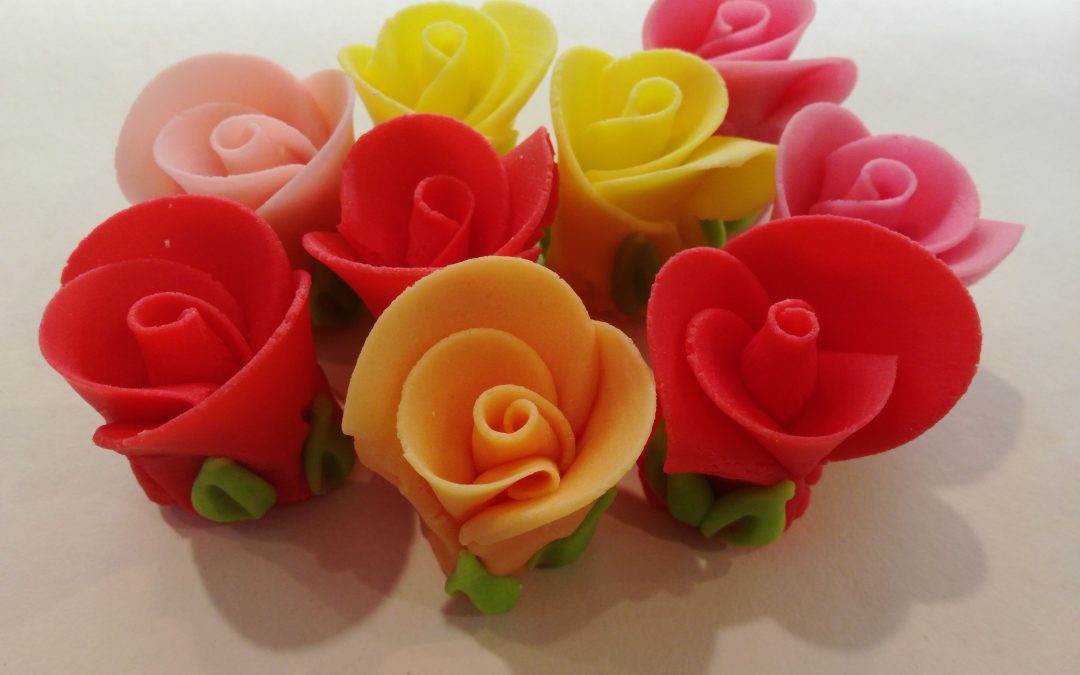 Jak vytvořit růže z marcipánu (mandlové hmoty)