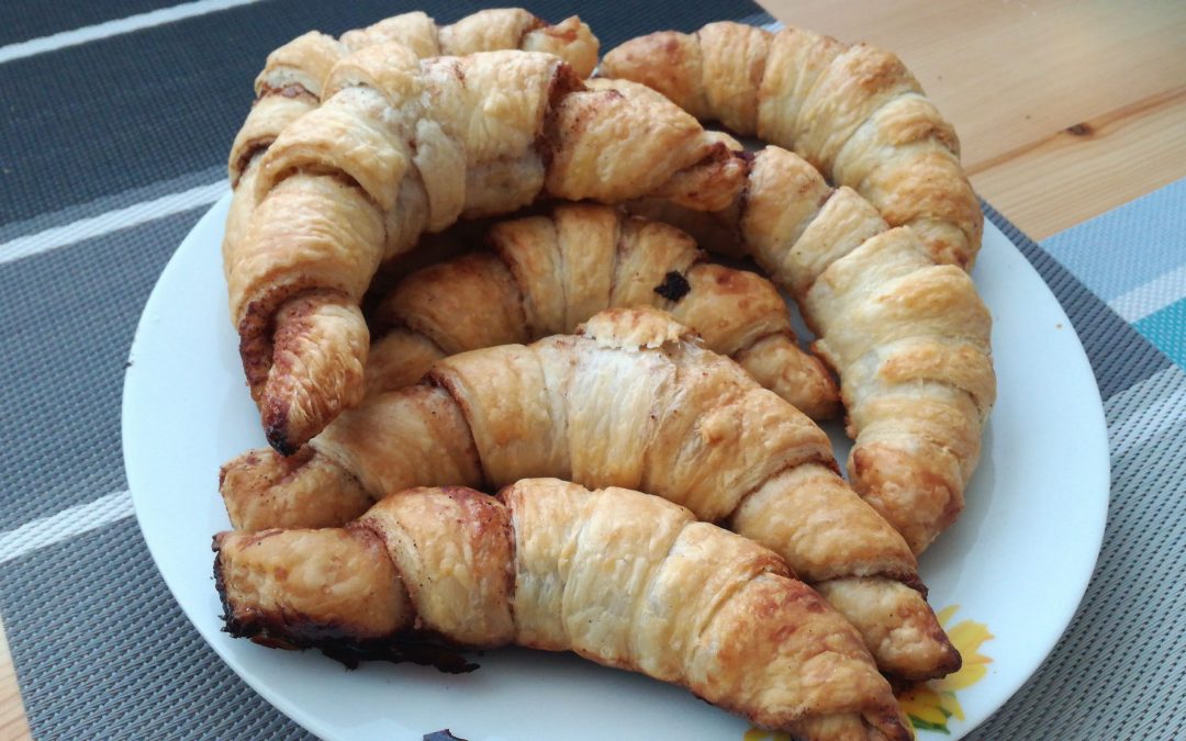 Skořicový croissant